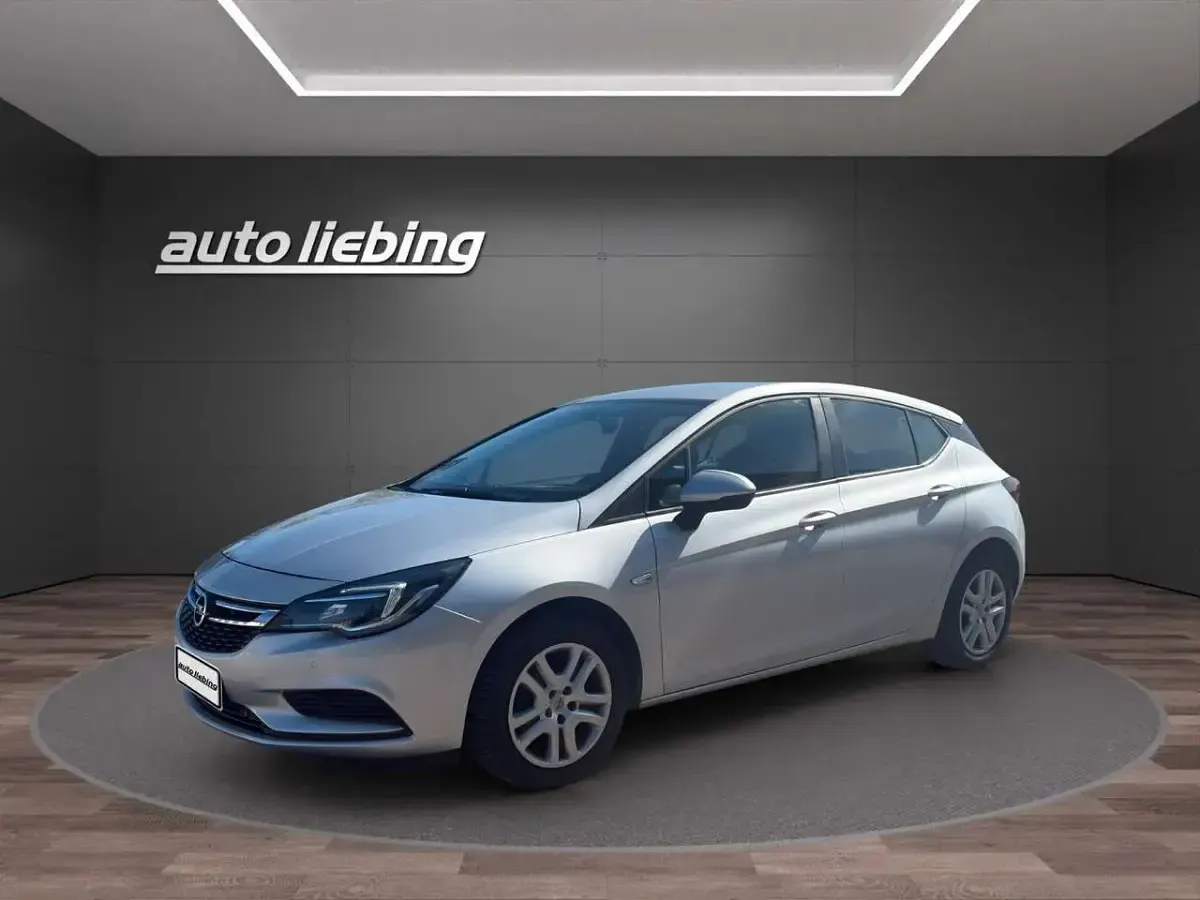 Gebraucht Opel Astra Edition 150 PS (110 kW) 2016 Argonsilber/sovereign/switchbl Limousine