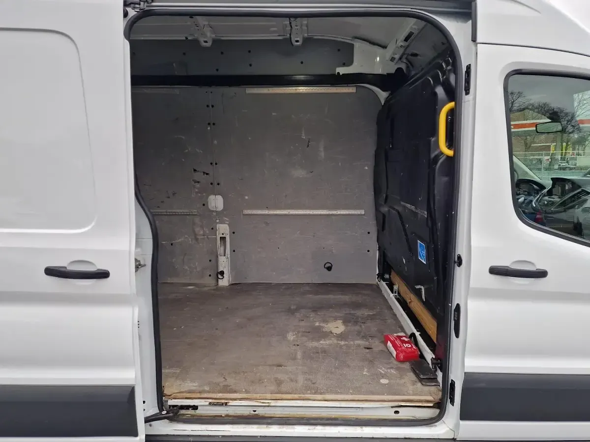 Gebraucht Ford Transit Trend 170 PS (125 kW) 2018 Weiß Van / Kleinbus