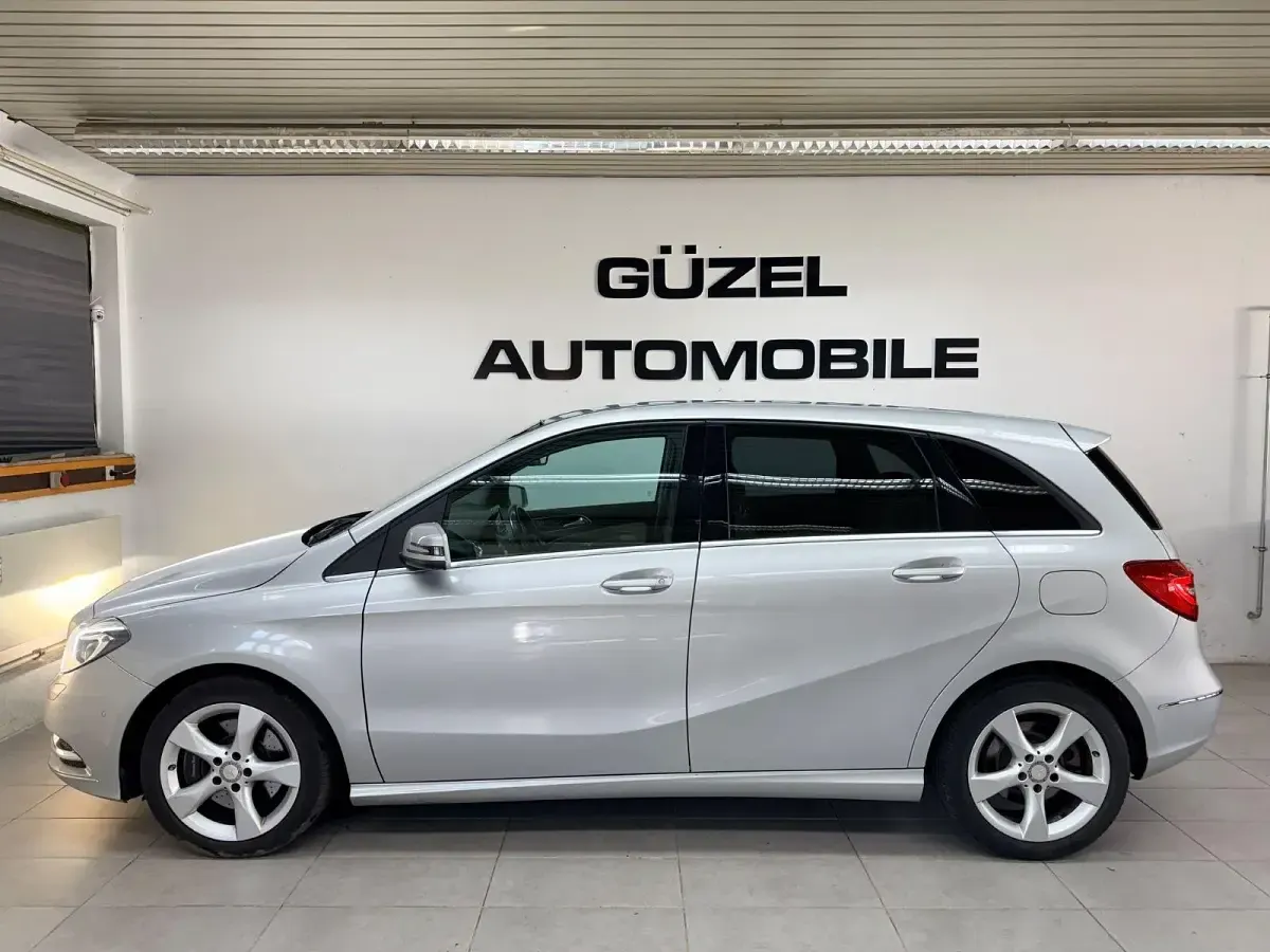 Gebraucht Mercedes B250 211 PS (155 kW) 2014 Silber Kleinwagen