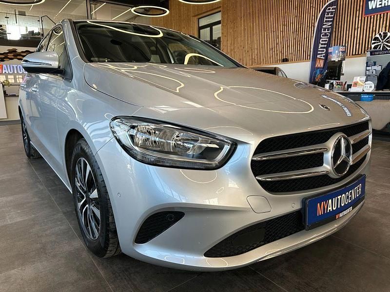 Gebraucht Mercedes B200 163 PS (119 kW) 2021 Silber Kleinwagen