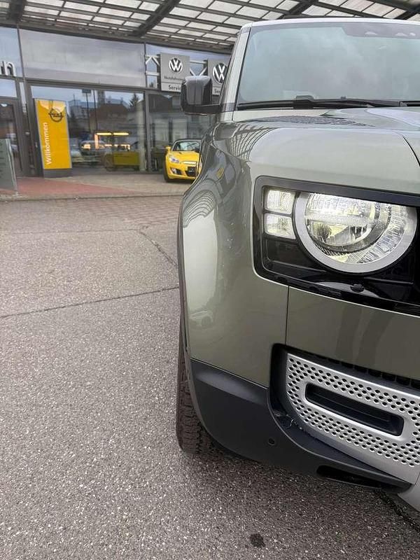 Gebraucht Land Rover Defender 249 PS (183 kW) 2021 Pangea green SUV