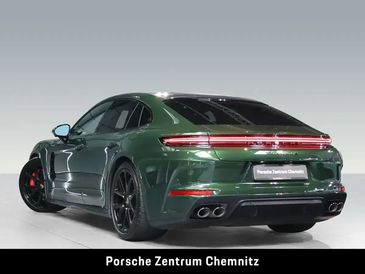 Gebraucht Porsche Panamera 544 PS (400 kW) 2024 Grün Kleinwagen
