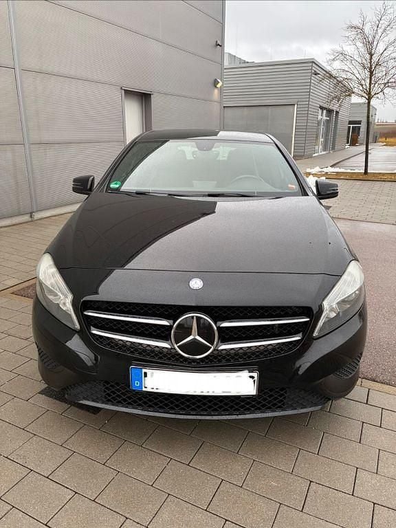 Gebraucht Mercedes A180 122 PS (89 kW) 2013 Schwarz Limousine