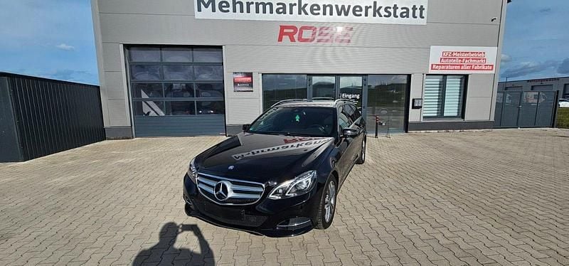 Schwarz Gebraucht 2015 Mercedes E200 Avantgarde Kombi | 13.700 € (Fairer Preis) - Bild 1/4