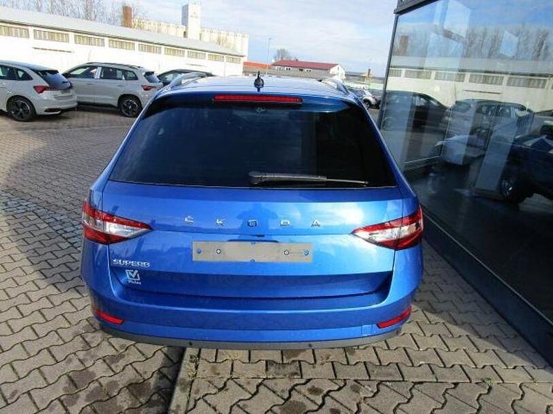 Gebraucht Skoda Superb Ambition 150 PS (110 kW) 2024 Raceblau metallic (metallic) Kombi