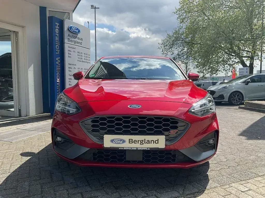 Gebraucht Ford Focus ST 280 PS (205 kW) 2022 Fantastic rot metallic rot Limousine