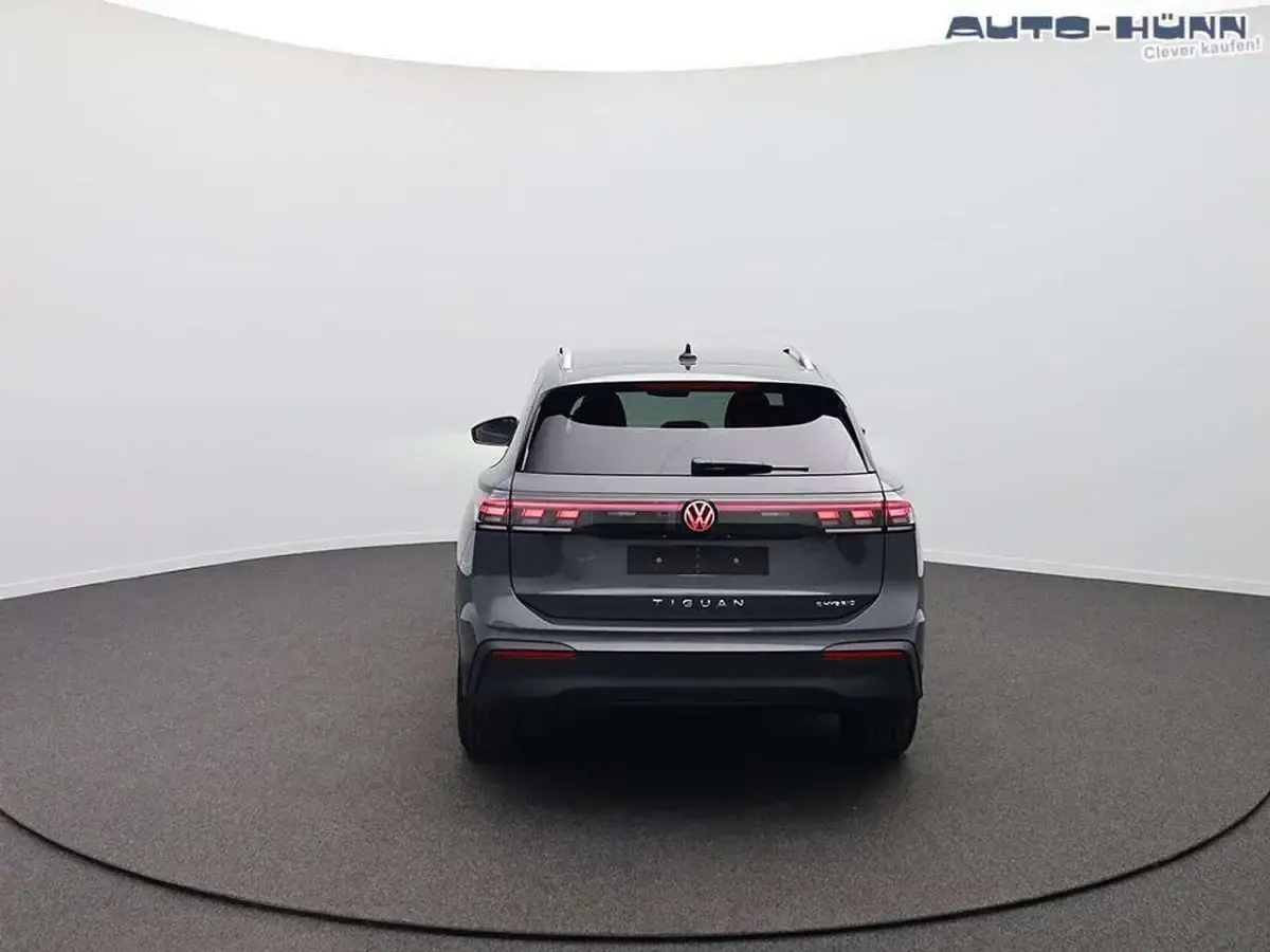 Neu VW Tiguan Design 204 PS (150 kW) 2026 Delfingrau metallic SUV