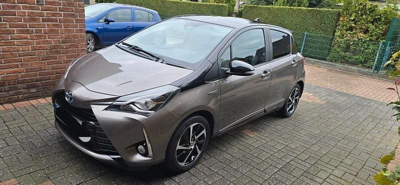 Braun Gebraucht 2020 Toyota Yaris Style Limousine | 16.500 € (Fairer Preis) - Bild 1/4