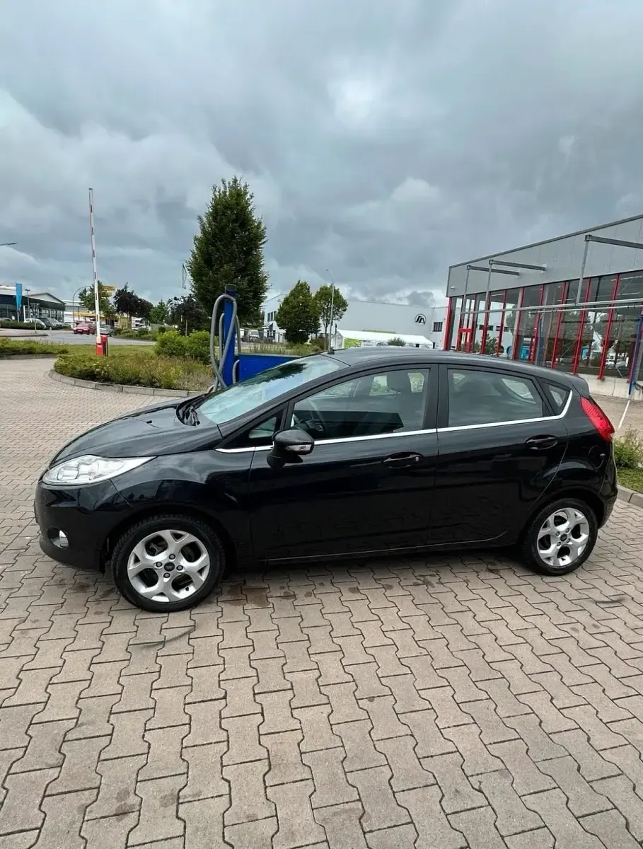 Gebraucht Ford Fiesta Titanium 82 PS (60 kW) 2009 Schwarz Kleinwagen