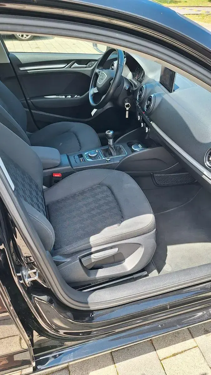 Second-hand Audi A3 Ambiente 125 CP (91 kW) 2016 Negru Berlinǎ
