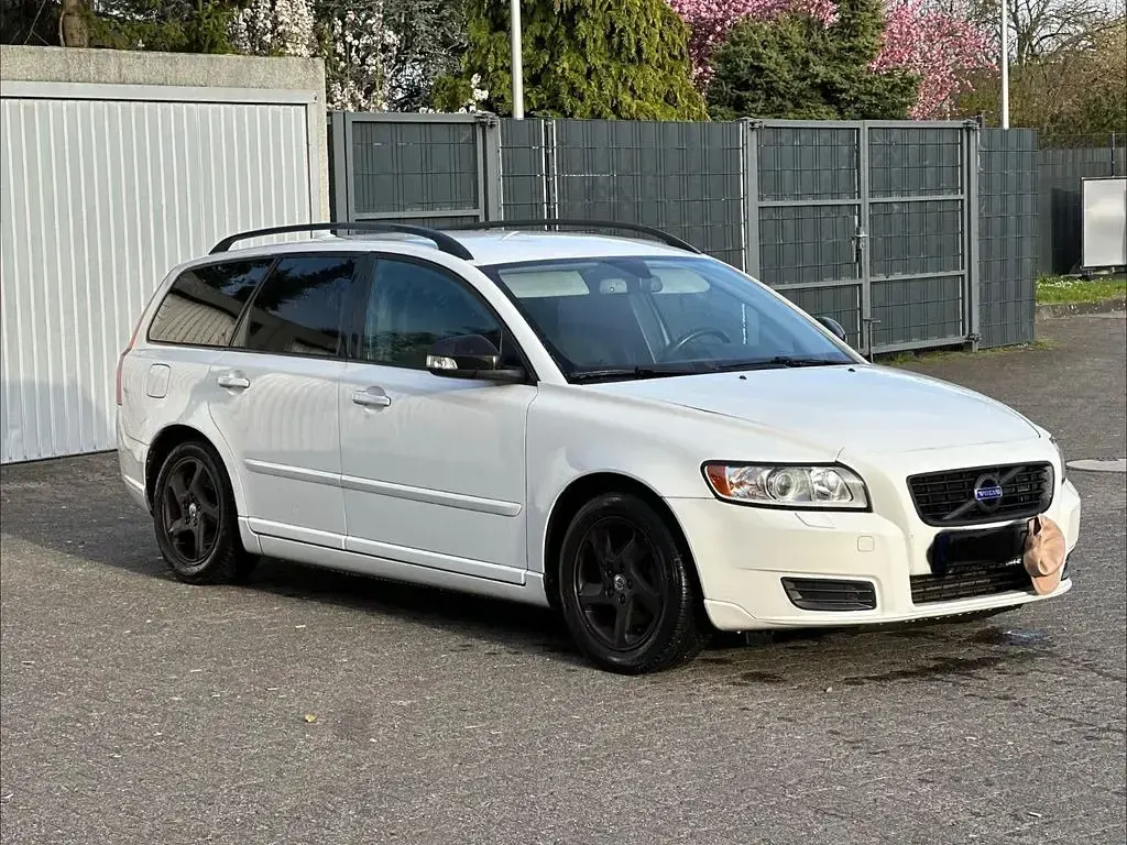 Gebraucht Volvo V50 109 PS (80 kW) 2010 Weiß Kombi
