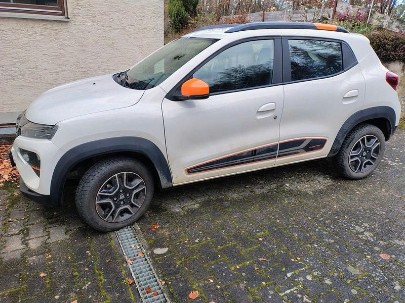 Weiß Gebraucht 2021 Dacia Spring Comfort Plus Kleinwagen | 7.850 € (Guter Preis) - Bild 1/4