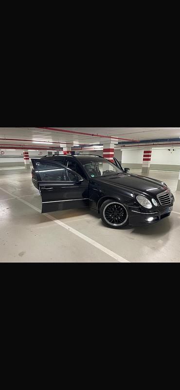 Gebraucht Mercedes E280 231 PS (169 kW) 2007 Schwarz Limousine