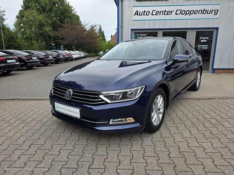 Gebraucht VW Passat Comfortline 150 PS (110 kW) 2018 Blau Limousine