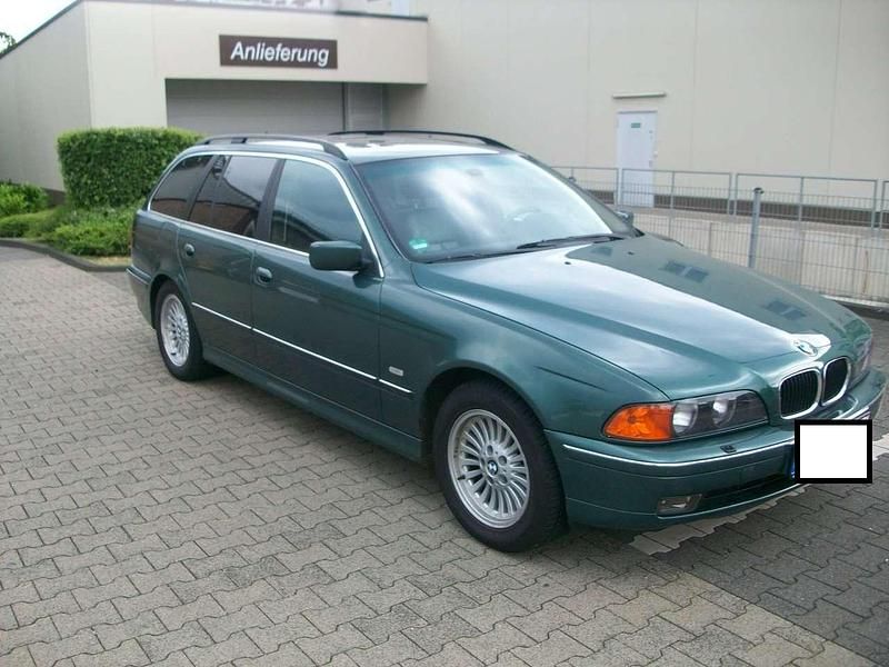 Grün Gebraucht 1997 BMW 528 Kombi | 8.000 € - Bild 1/4