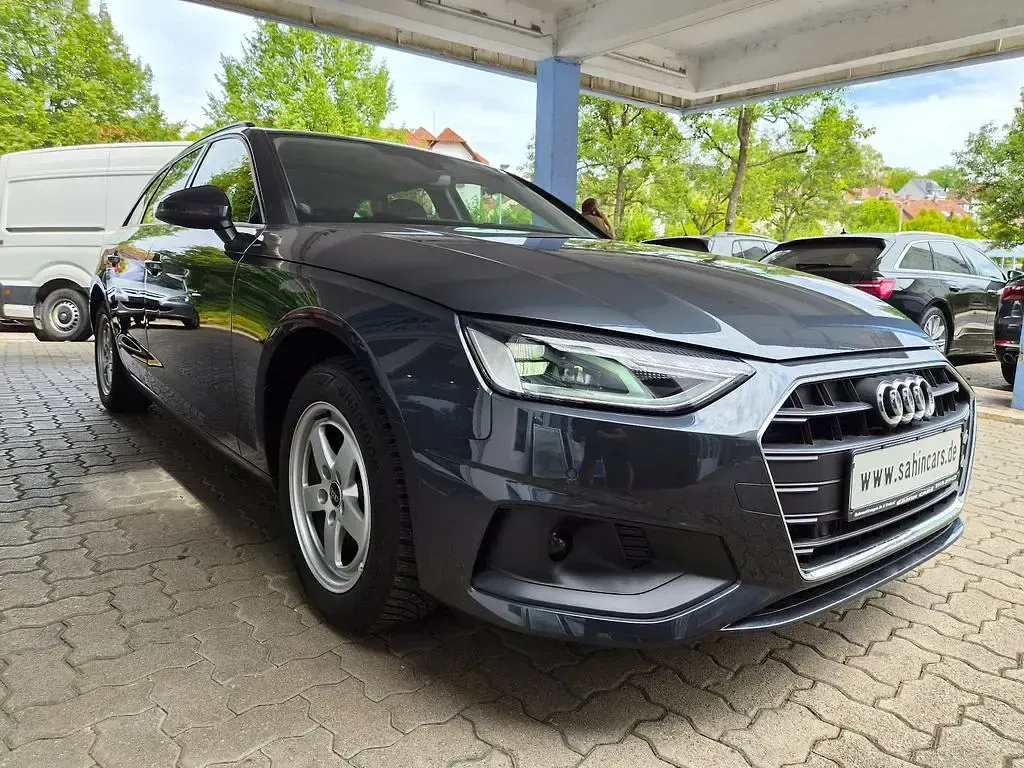 Gebraucht Audi A4 Sport 163 PS (119 kW) 2022 Grau Kombi