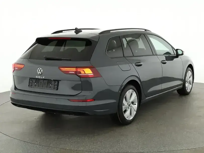 Neu VW Golf VIII Life 150 PS (110 kW) 2026 Delfin grau metallic Kombi