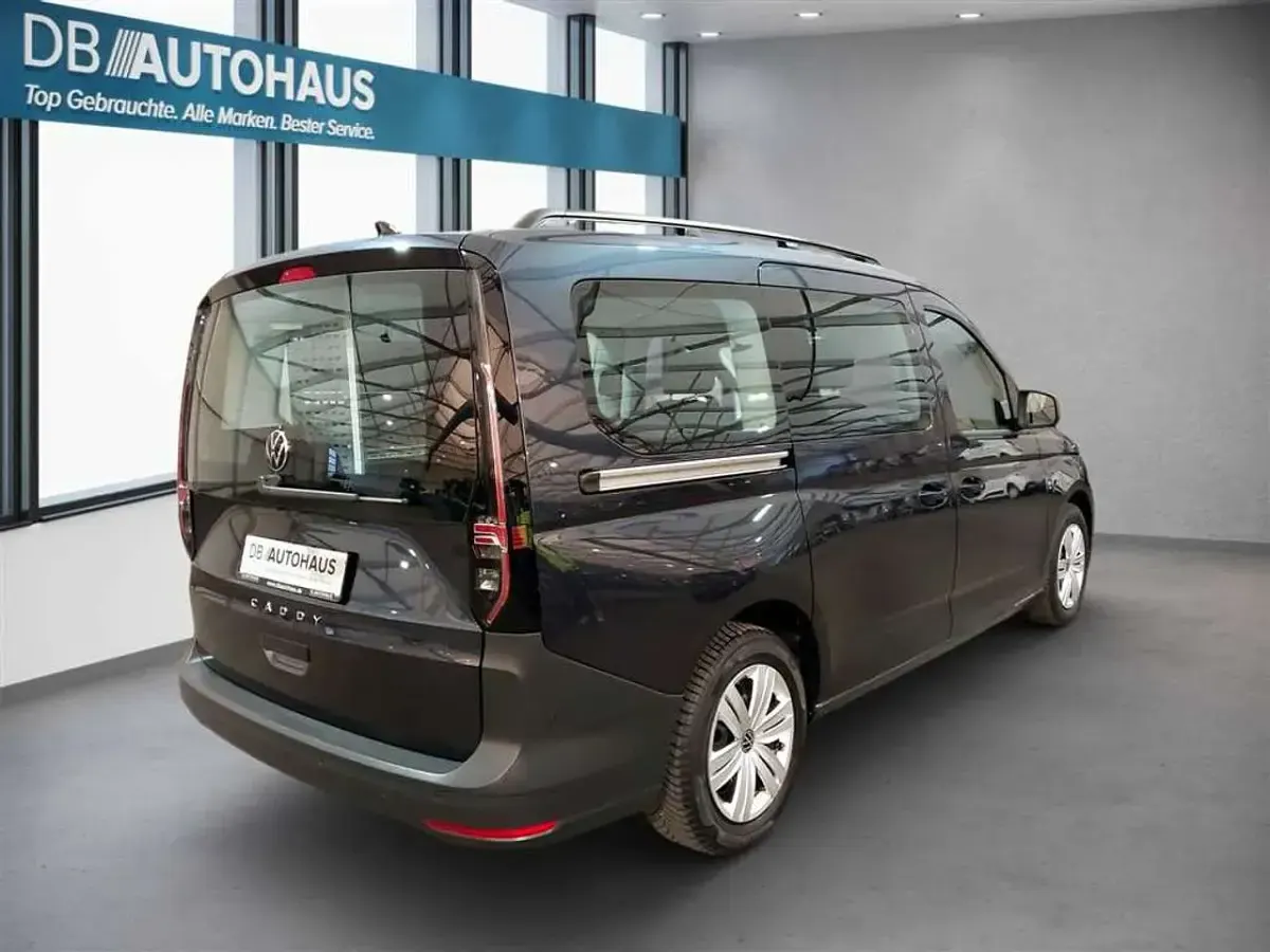 Usata VW Caddy 102 CV (75 kW) 2023 Blu Monovolume