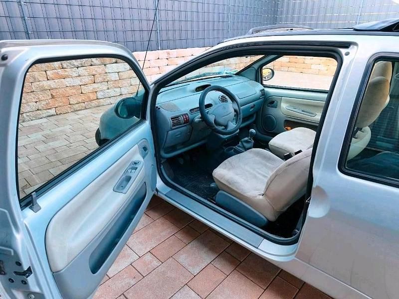 Second-hand Renault Twingo 58 CP (42 kW) 2003 Argintiu Hatchback