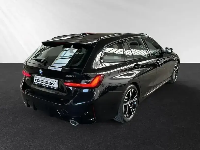 Gebraucht BMW 330 M Sport 245 PS (180 kW) 2025 Saphirschwarz metallic Kombi
