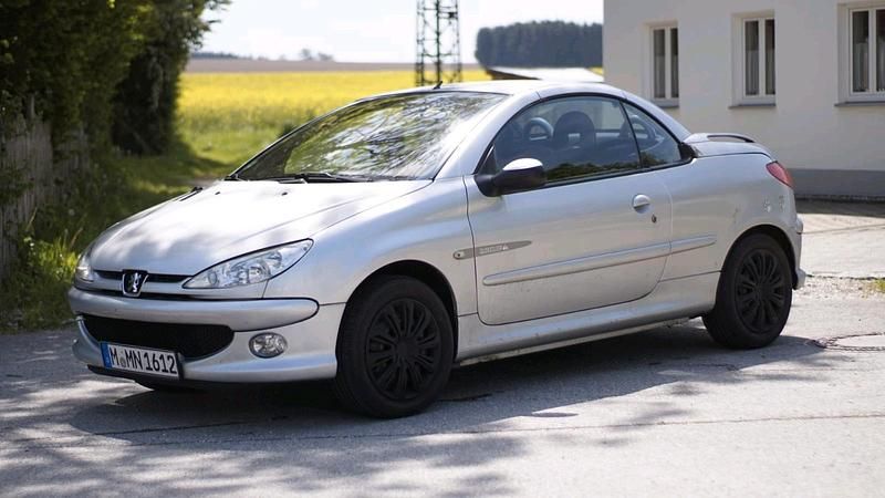 Silber Gebraucht 2004 Peugeot 206 CC Quiksilver Cabrio | 500 € (Superpreis) - Bild 1/4