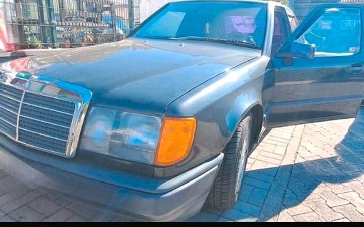 Schwarz Gebraucht 1988 Mercedes E230 Limousine | 2.999 € - Bild 1/4