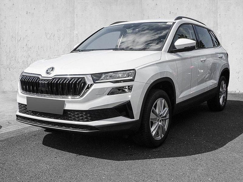 Moonweiß perleffekt Gebraucht 2024 Skoda Karoq Elegance SUV | 32.990 € (Fairer Preis) - Bild 1/4