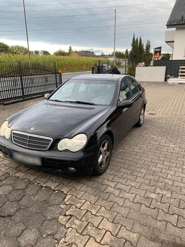 Schwarz Gebraucht 2004 Mercedes C180 Limousine | 1.500 € (Superpreis) - Bild 1/4