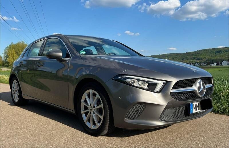 Grau Gebraucht 2018 Mercedes A200 Progressive Limousine | 18.999 € (Fairer Preis) - Bild 1/4