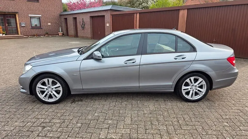 Gebraucht Mercedes C200 136 PS (100 kW) 2011 Grau Limousine