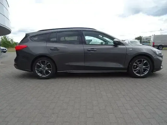 Gebraucht Ford Focus ST-Line 120 PS (88 kW) 2021 Andere Limousine