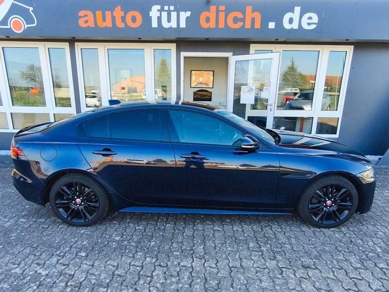 Gebraucht Jaguar XE R-Dynamic 250 PS (183 kW) 2020 Portofino blue (metallic) Limousine