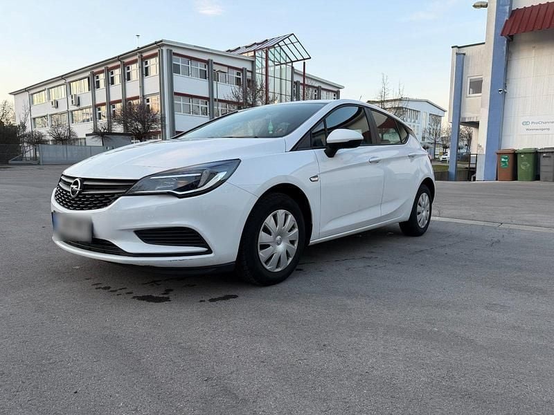 Gebraucht Opel Astra 101 PS (74 kW) 2017 Weiß Limousine