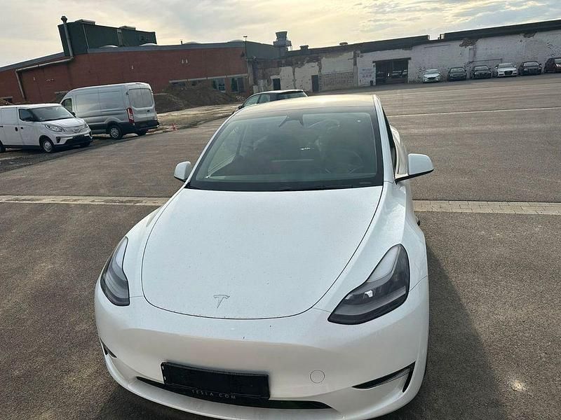 Weiß Neu 2025 Tesla Model Y SUV | 47.990 € (Guter Preis) - Bild 1/4
