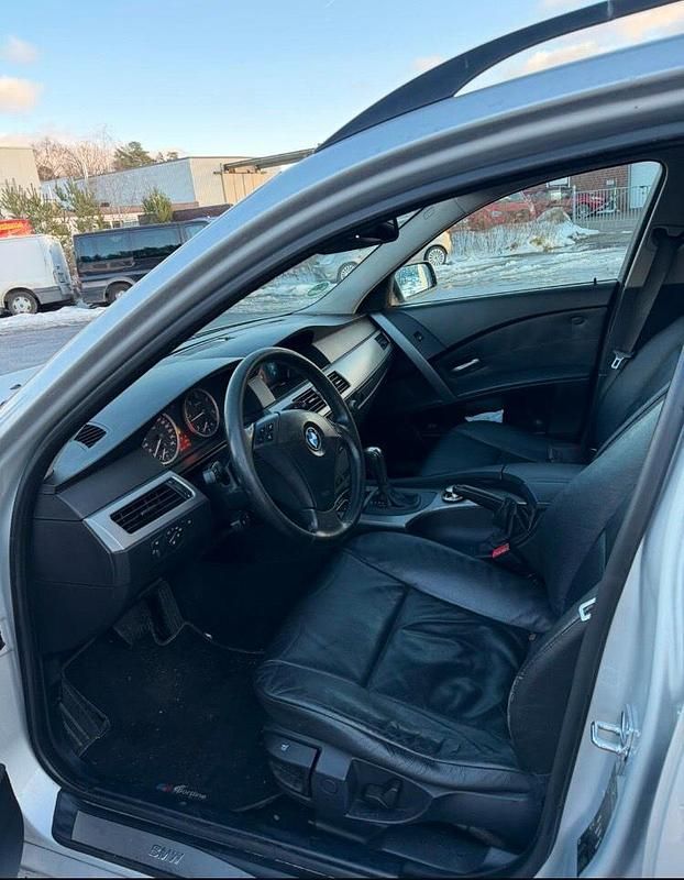 Gebraucht BMW 525 2004 Grau Kombi