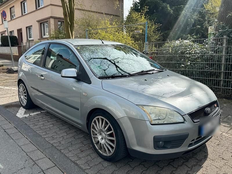 Second-hand Ford Focus 101 CP (74 kW) 2005 Argintiu Coupe