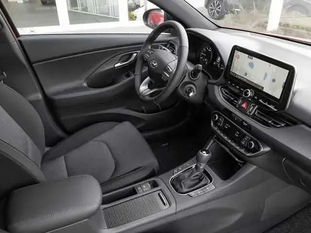 Gebraucht Hyundai i30 GO! 120 PS (88 kW) 2024 Rot (engine red) Limousine