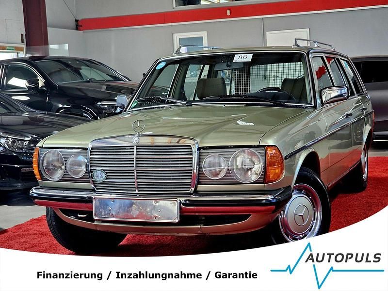 Gebraucht Mercedes 230 136 PS (100 kW) 1980 Grün Kombi
