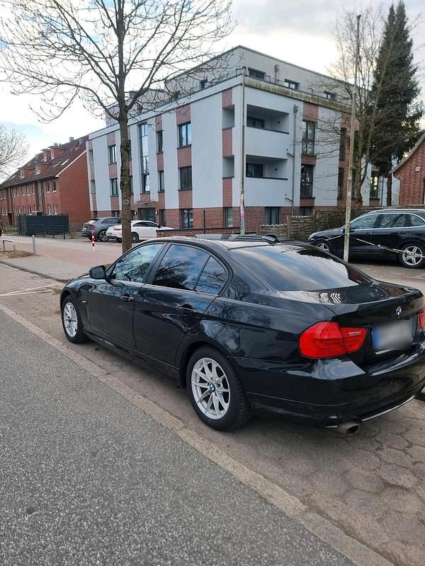 Gebraucht BMW 320 184 PS (135 kW) 2010 Schwarz Limousine