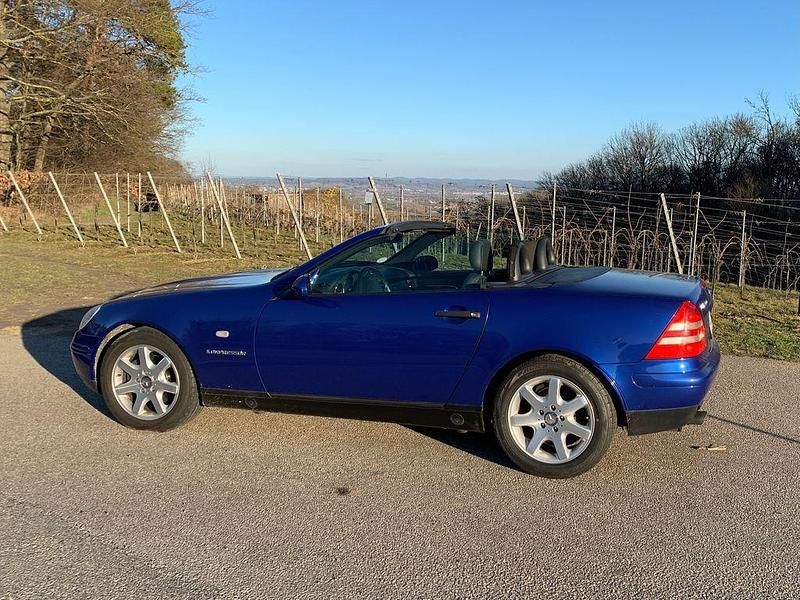 Gebraucht Mercedes SLK230 193 PS (141 kW) 2000 Blau Cabrio