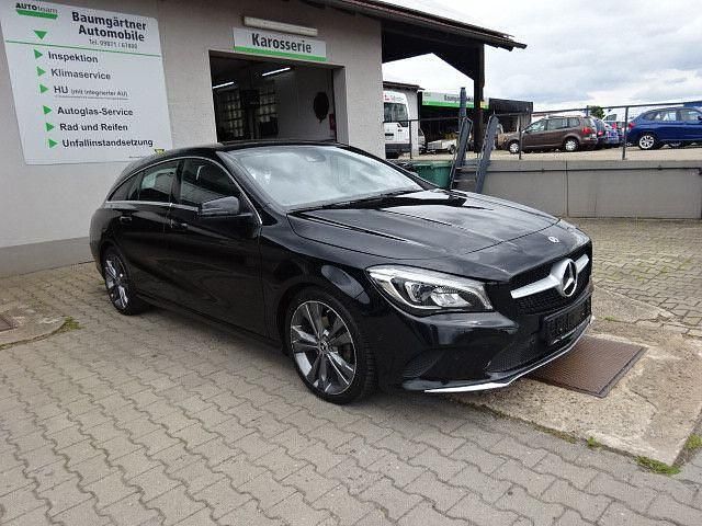 Gebraucht Mercedes CLA220 Urban 170 PS (125 kW) 2018 Schwarz Limousine