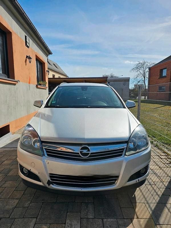 Gebraucht Opel Astra 150 PS (110 kW) 2010 Grau Kombi
