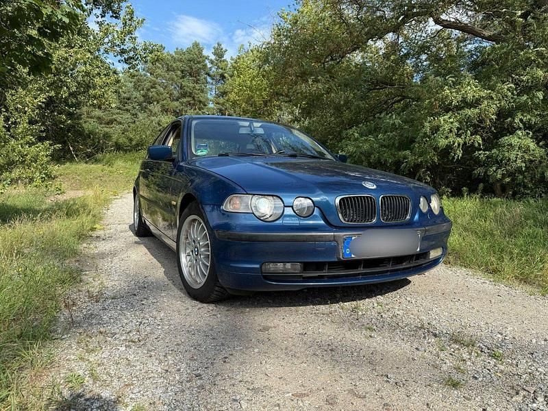 Blau Gebraucht 2002 BMW 320 Sport Line Coupé | 1.500 € (Guter Preis) - Bild 1/4