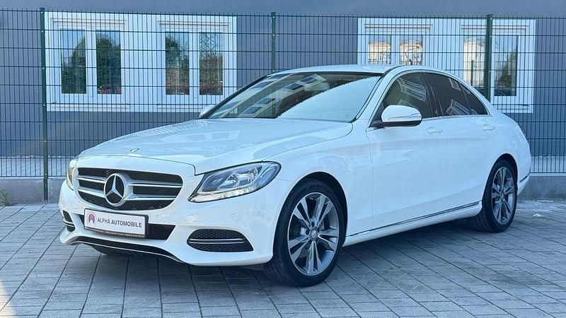 Weiß Gebraucht 2014 Mercedes C200 Limousine | 18.990 € (Fairer Preis) - Bild 1/4