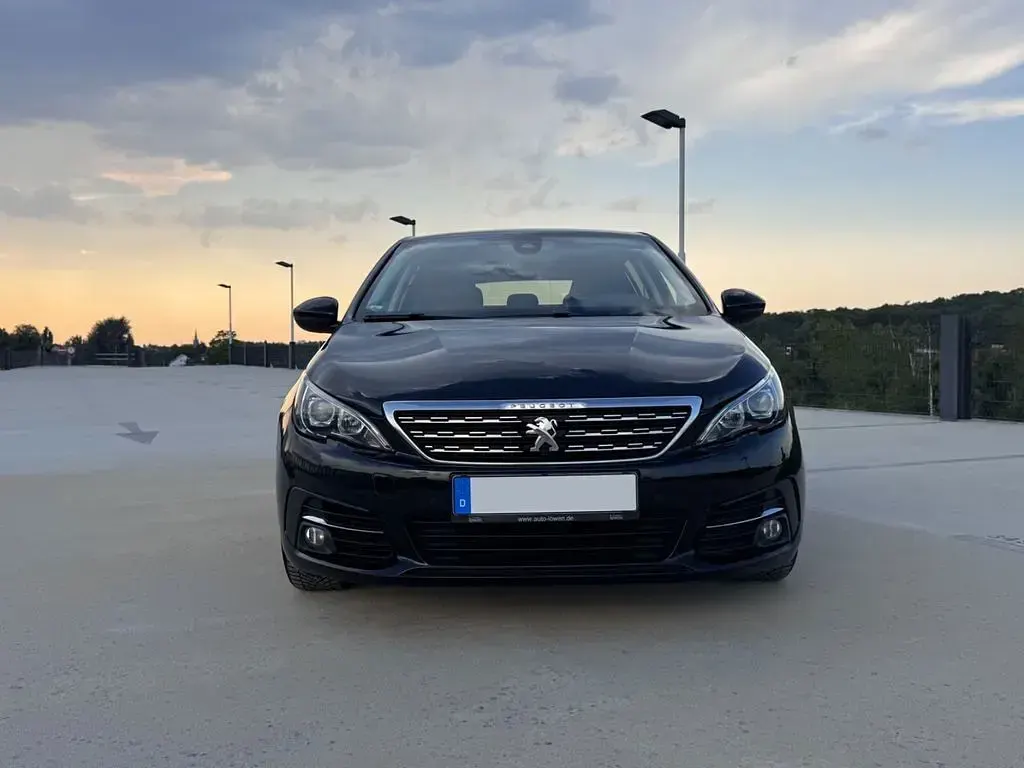 Gebraucht Peugeot 308 Allure 150 PS (110 kW) 2018 Schwarz Limousine