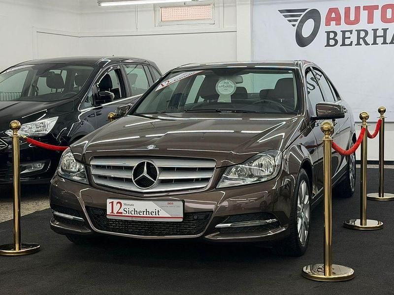 Gebraucht Mercedes C180 156 PS (114 kW) 2012 Braun Limousine