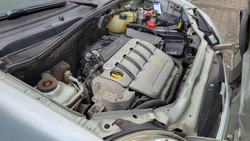 Gebraucht Renault Kangoo Privilege 95 PS (69 kW) 2006 Silber Van / Kleinbus