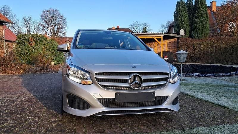 Gebraucht Mercedes B180 122 PS (89 kW) 2017 Silber Van / Kleinbus