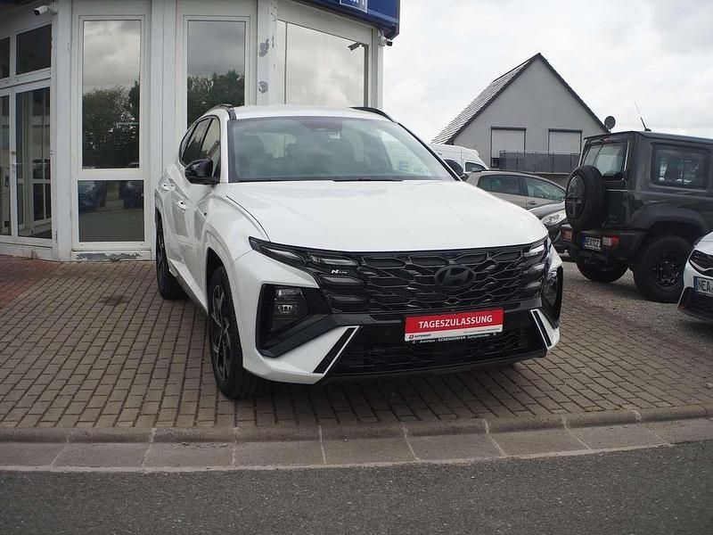 Serenity white pearl Neu 2025 Hyundai Tucson N Line SUV | 38.989 € (Superpreis) - Bild 1/4