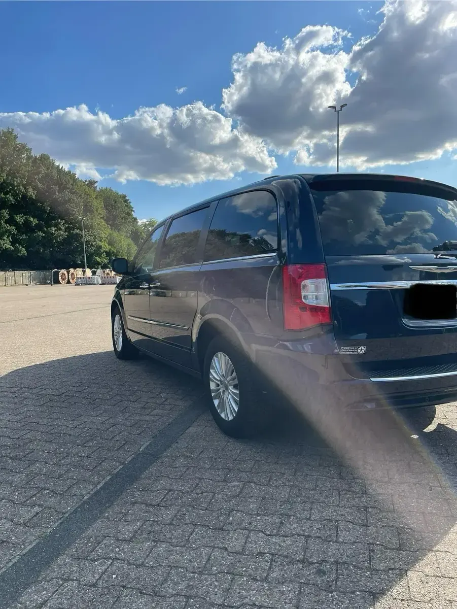 Gebraucht Chrysler Grand Voyager Limited 287 PS (211 kW) 2012 Blau Van / Kleinbus
